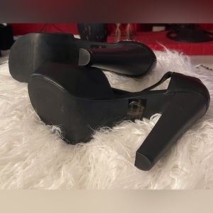 Breckelle black platform high heel shoe.